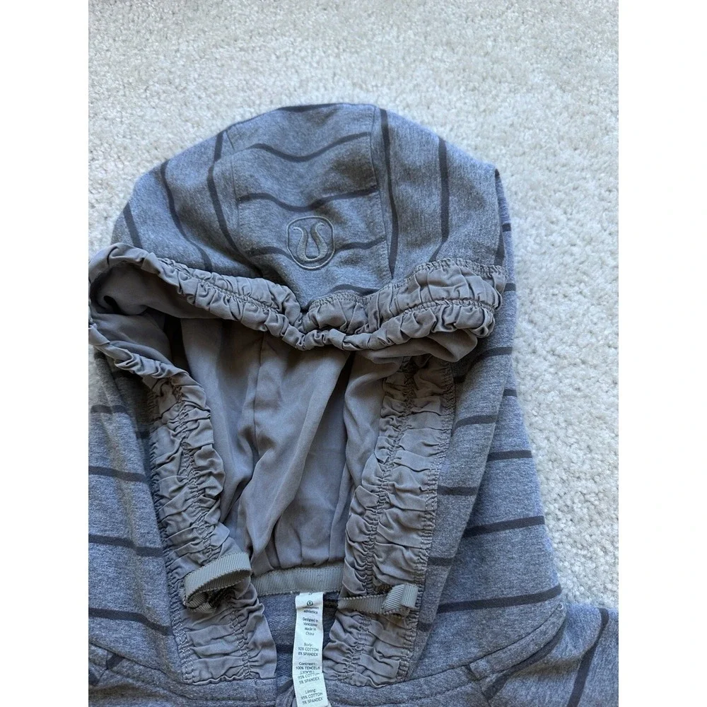 LULULEMON CAYMAN STRIPE HEATHERED GREY MOVEMENT JACKET Size 8